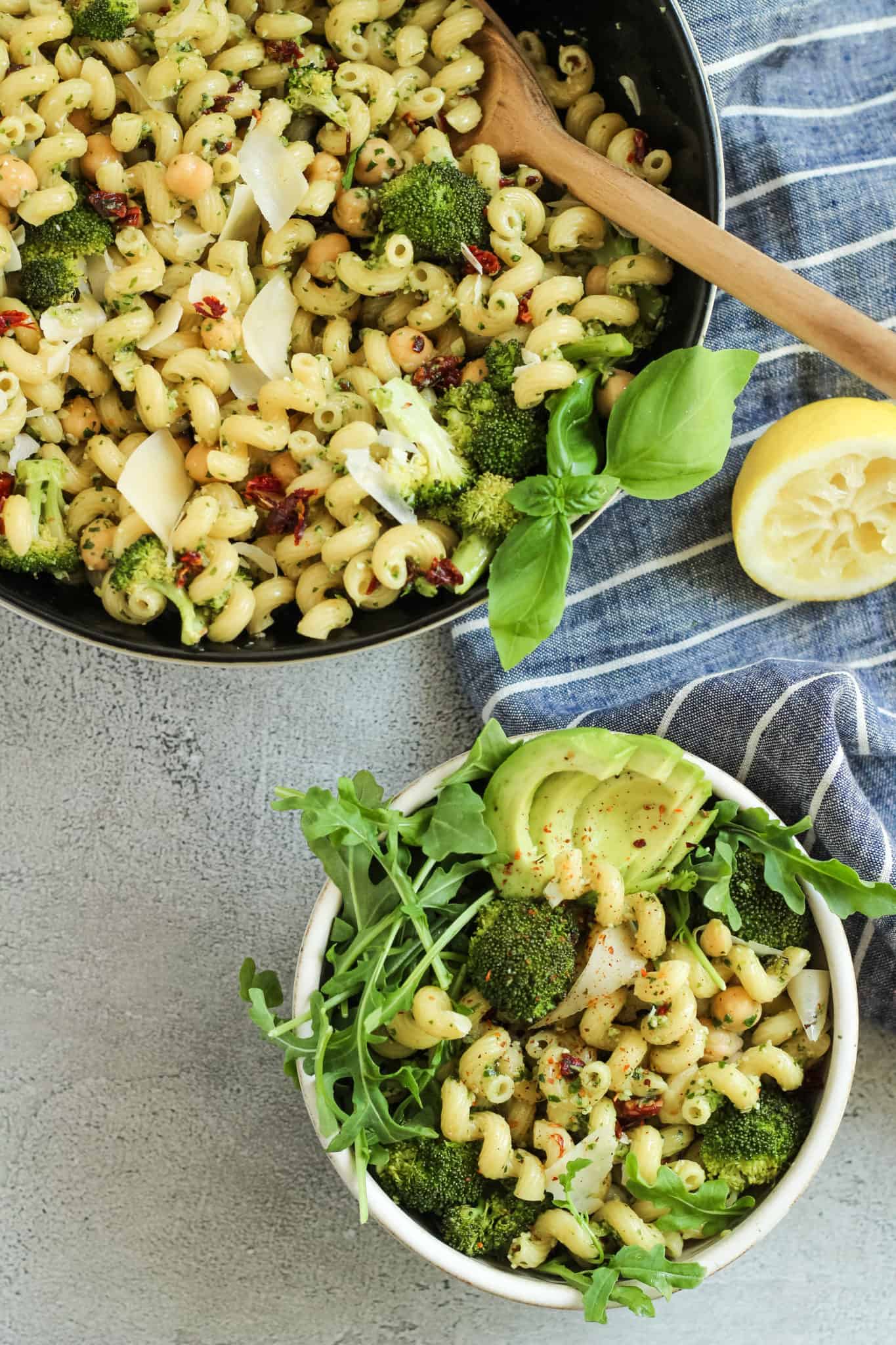 {No Mayo} Easy Pesto Pasta Salad with Sun-Dried Tomatoes from Street Smart Nutrition