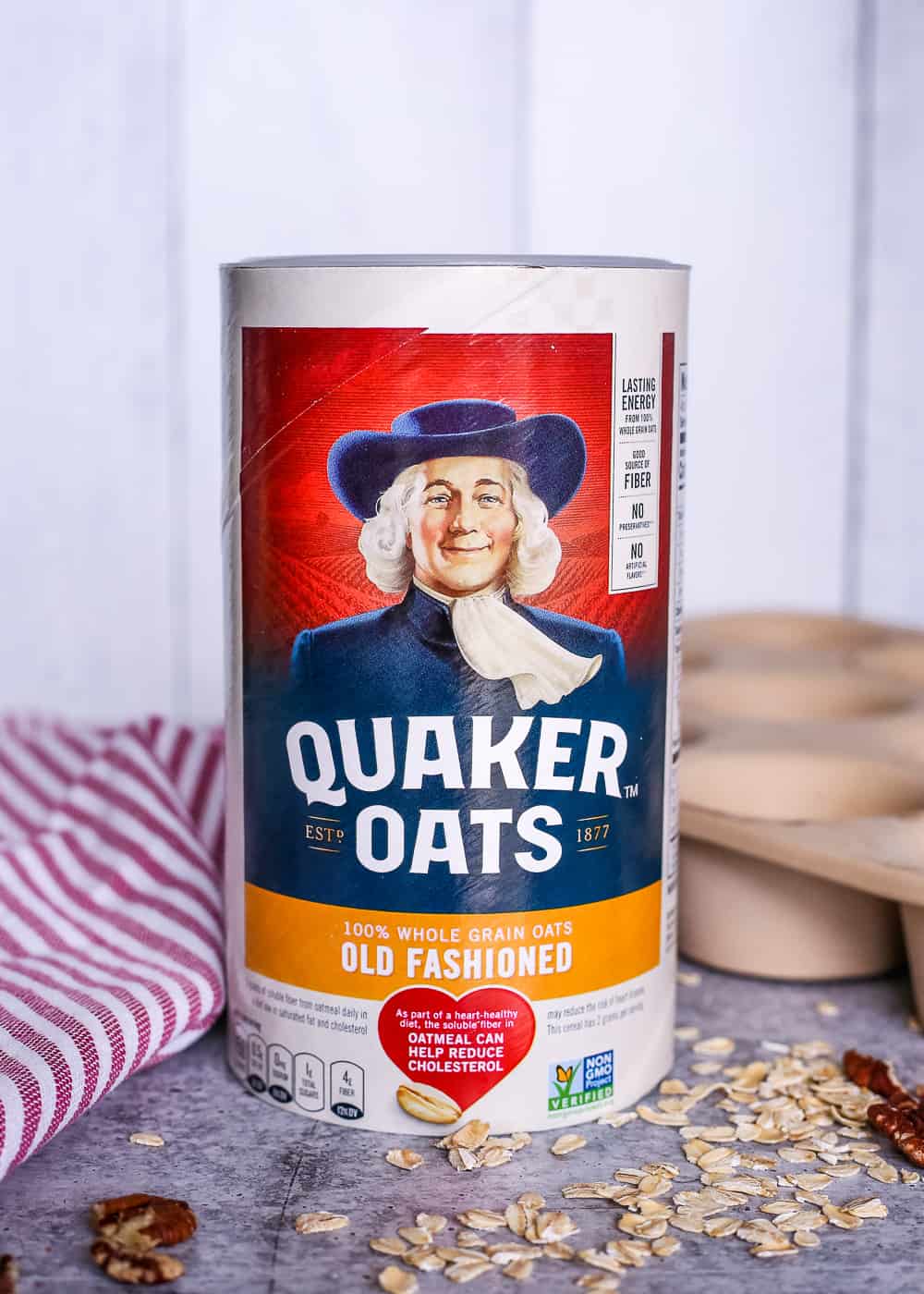 Canister of Quaker old fashioned oats